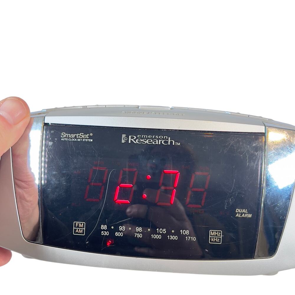 Emerson Research Smart Set System Dual Alarm Clock AM/FM Radio CKS5055B Vintage